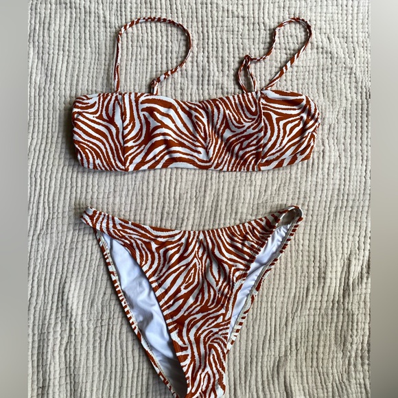 Kendall & Kylie Other - Kendall & Kylie Orange and White Bikini Set Size M